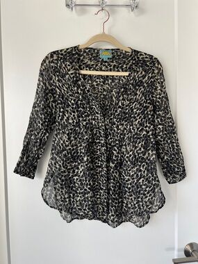 C&C California Women's Black & Cream Animal Print V-Neck Blouse